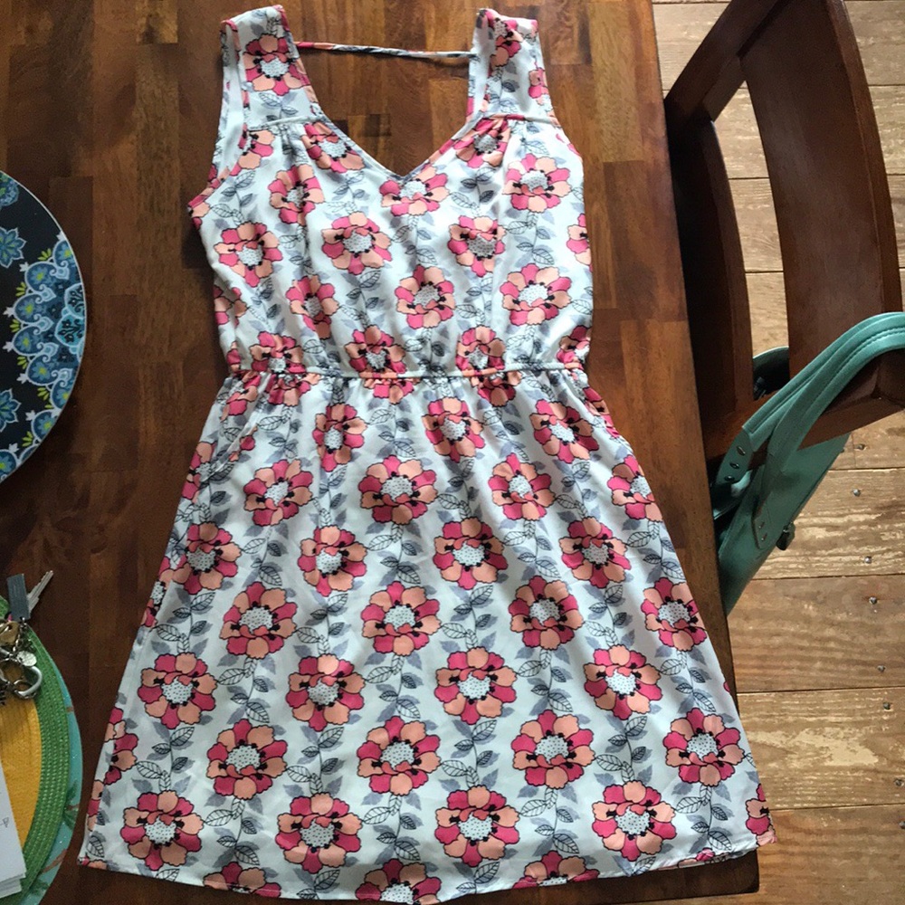 Beautiful Francesca Sleeveless Dress w/ Pockets!